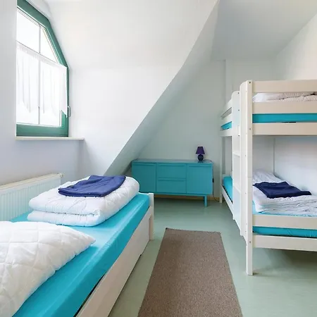 Ten-bedroom Holiday In Prázdninový dům Ummanz